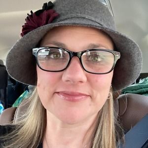 Meet your Posher, Stacy